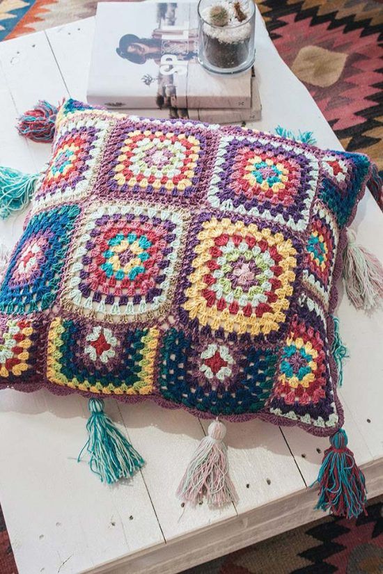 Crochet pillow cover - 03
