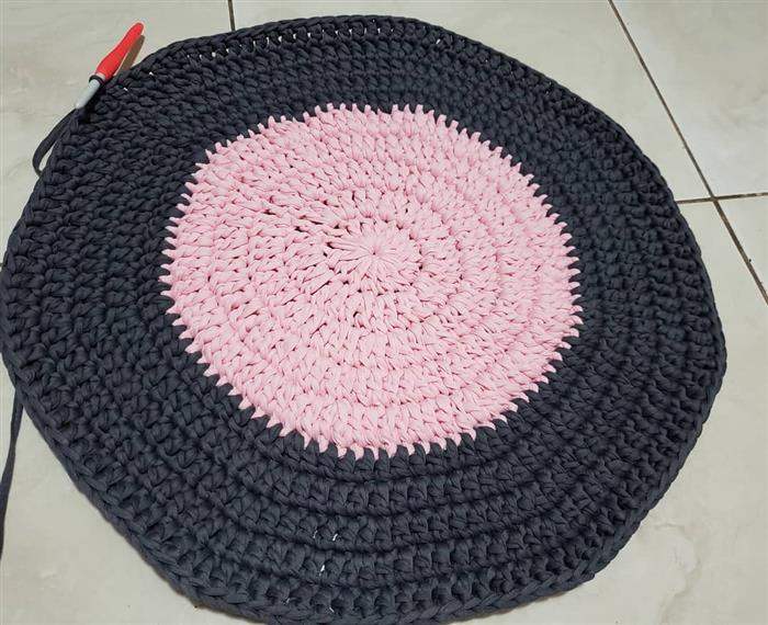 knitted yarn rug - 02