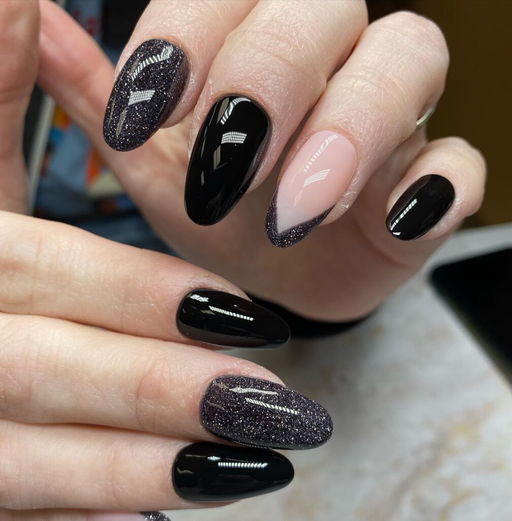 Black Nails with Glitter-015