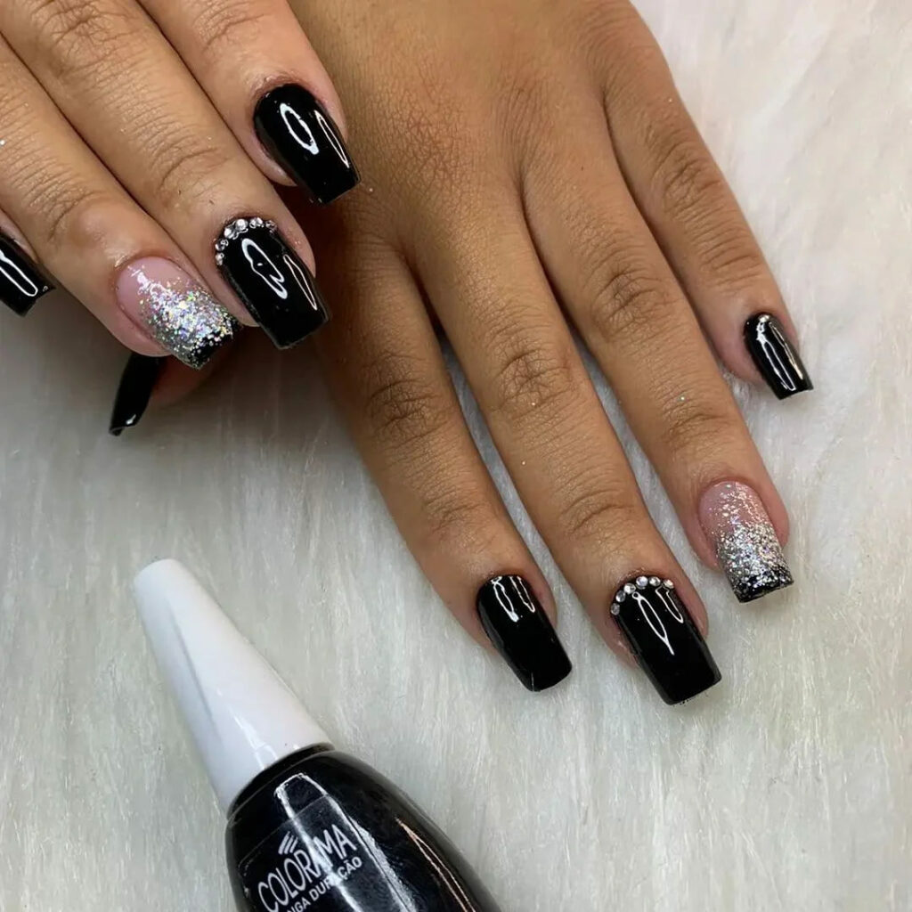 Black Nails with Glitter-018