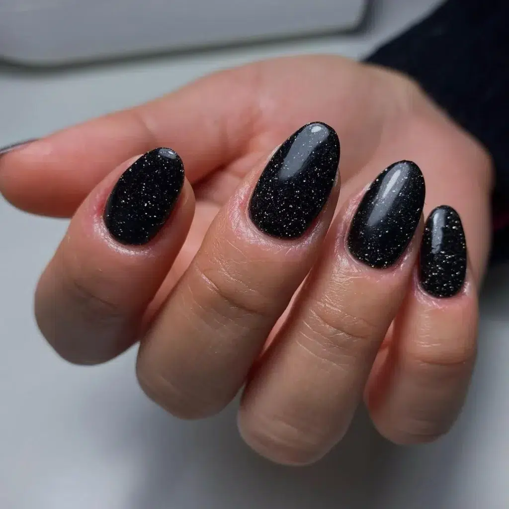 Black gel nail - 03