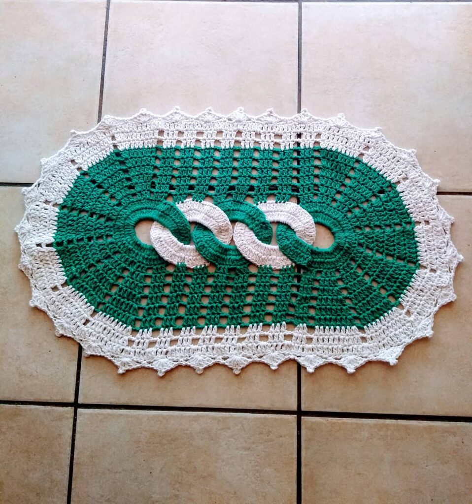 Oval crochet rug - 40