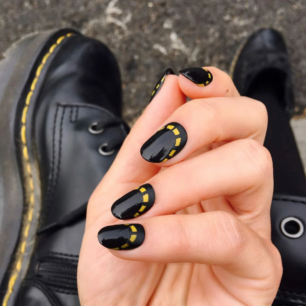 decorated black nails-036