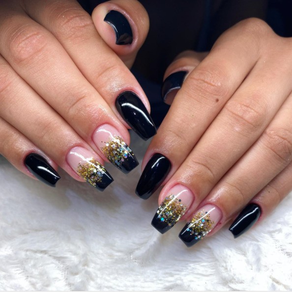 black decorated nails - 07