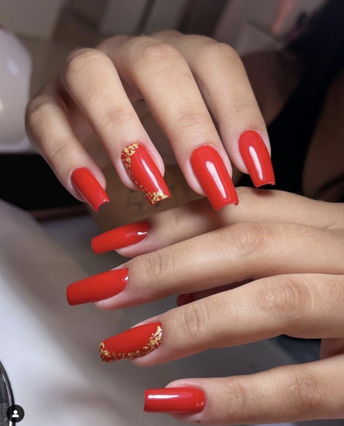 red decorated nails - 02
