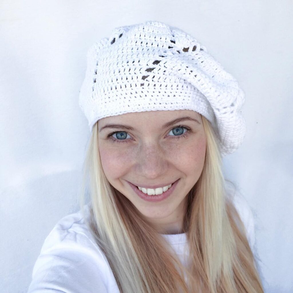 Crochet beret classic and charming piece for the coldest days - 02