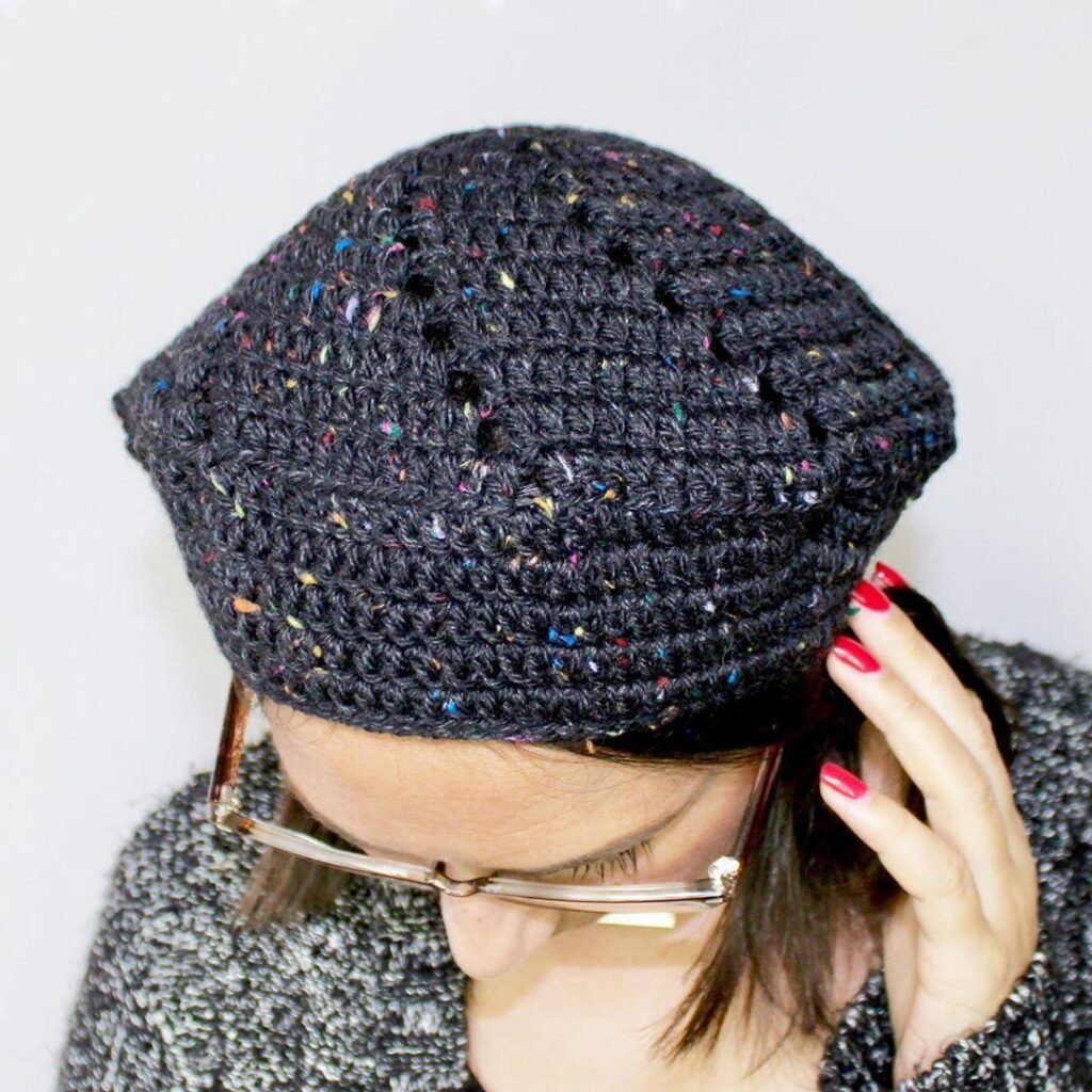Crochet beret classic and charming piece for the coldest days - 17