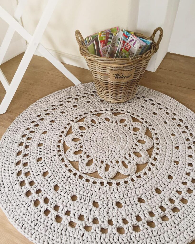 Crochet rug with flowers photos graphics and tutorials for you to make your own - 01