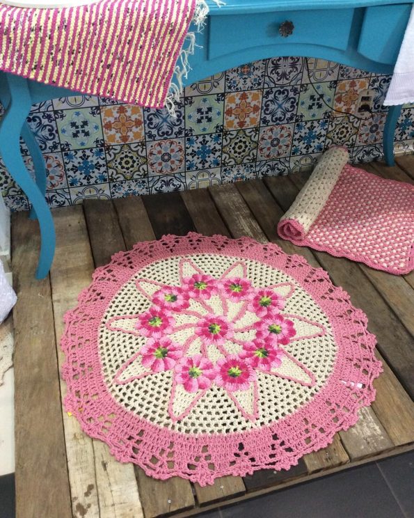 Crochet rug with flowers photos graphics and tutorials for you to make your own - 04