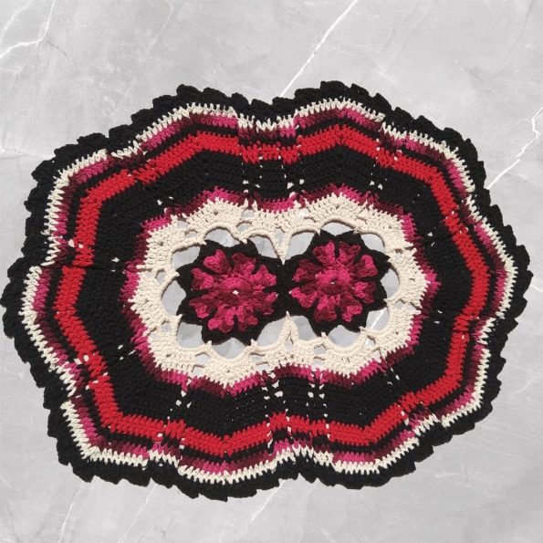 Crochet rug with flowers photos graphics and tutorials for you to make your own - 24