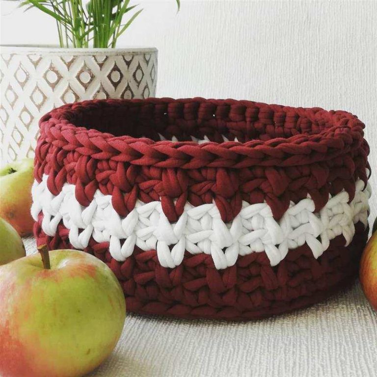 Modern models of crochet baskets to decorate your environment - 01