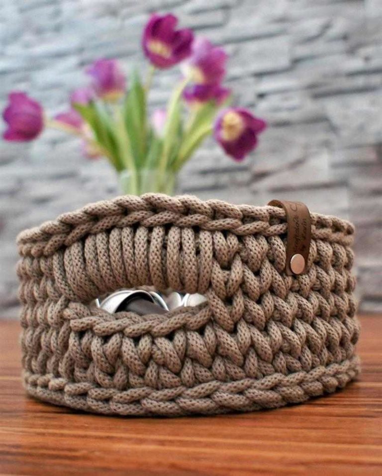 Modern models of crochet baskets to decorate your environment - 04